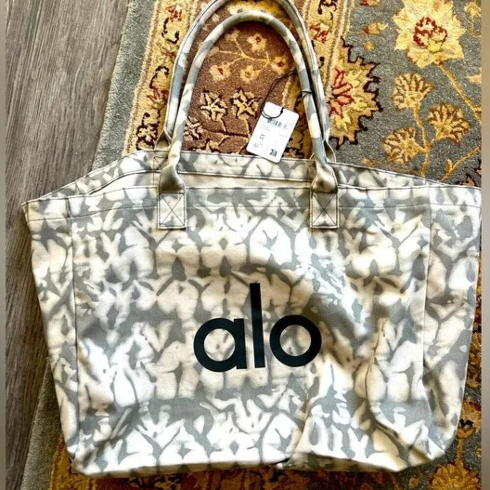 ALO Yoga ICONIC SHOPPER TOTE